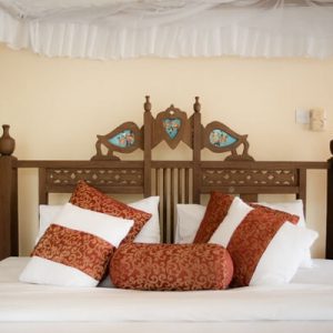 large_12_21350_cm4W2vvooy_king_bed__2_-300x300