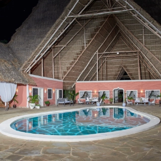 saffron-garden-pool_min